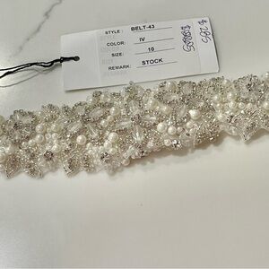 Glitz Ivory Pearl and Crystal Belt